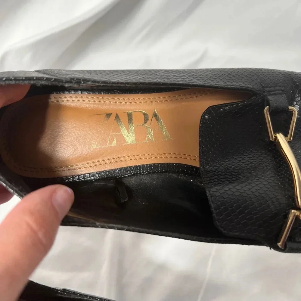 Zara Black Snakeskin Faux Leather Loafers Size 36‎ Gold Buckle
